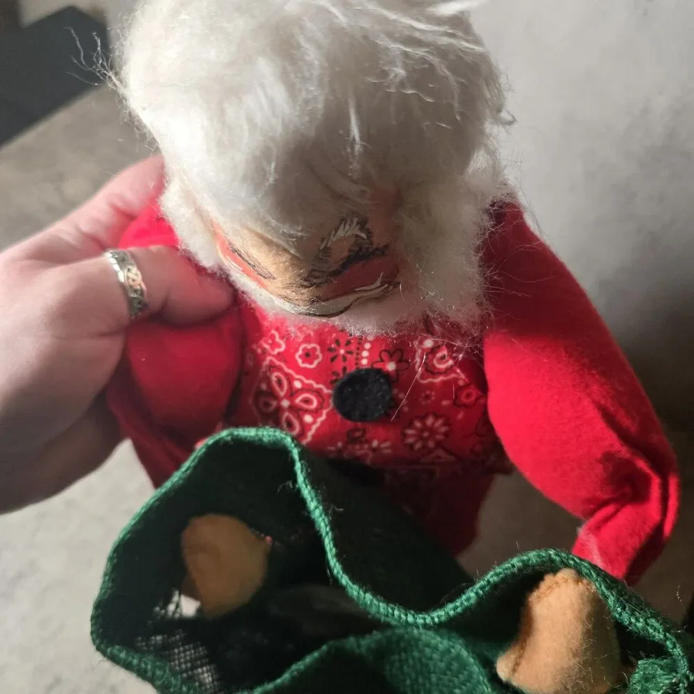 VINTAGE ANNALEE SANTA CLAUS WITH BURLAP SACK FOR GIFTS CANDY TOYS   1971